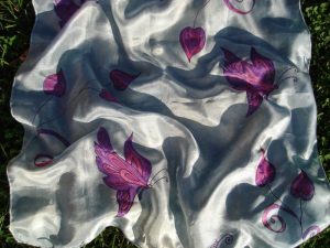 Kézzel festett selyem kiskendő - Pillangók