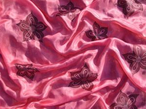 Kézzel festett selyemkendő lara