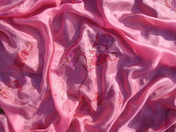 Kézzel festett selyemkendő Leila