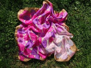 Kézzel festett selyemkendő Kitti
