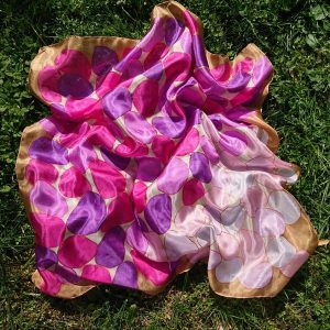 Kézzel festett selyemkendő Kitti