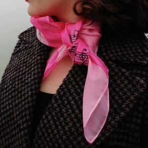 Kézzel festett selyemkendő pink rózsaszín hangjegyes