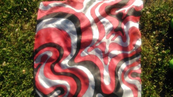 Kézzel festett selyemkendő-piros-fekete