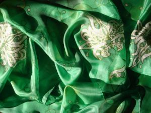 Kézzel festett selyemsál zöld